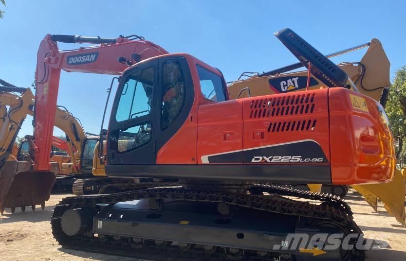 Doosan DX225 履带挖掘机