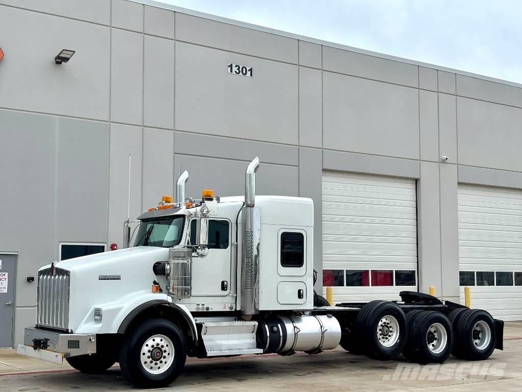 Kenworth T 800 牵引车