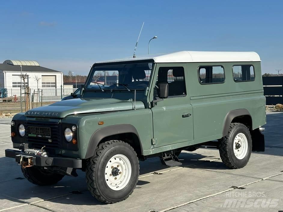 Land Rover Defender 越野车