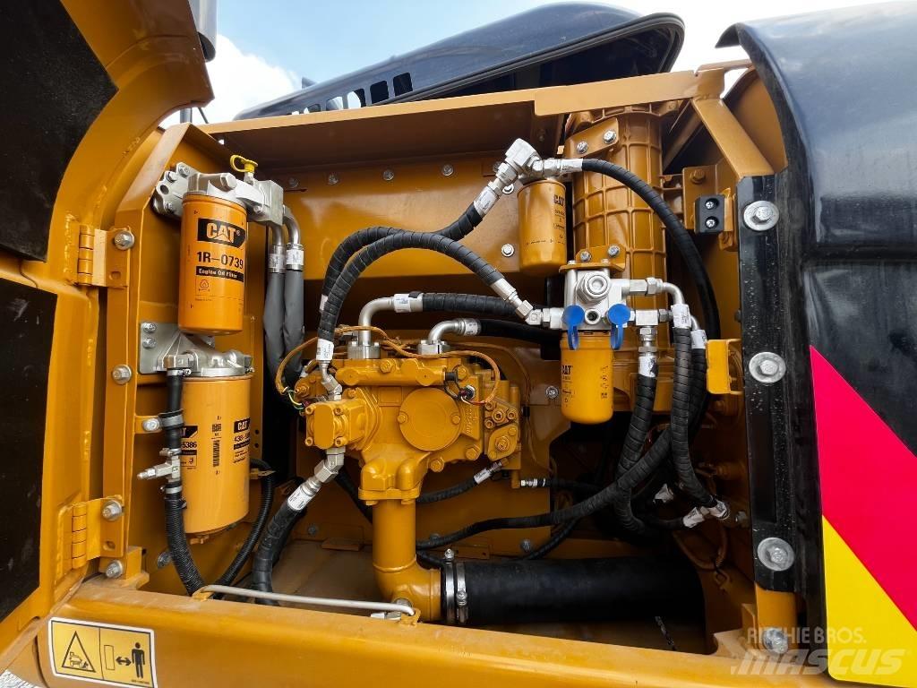 CAT 320 D2L 履带挖掘机