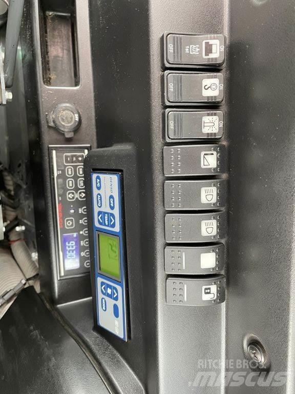 Takeuchi TB295W 轮式挖掘机