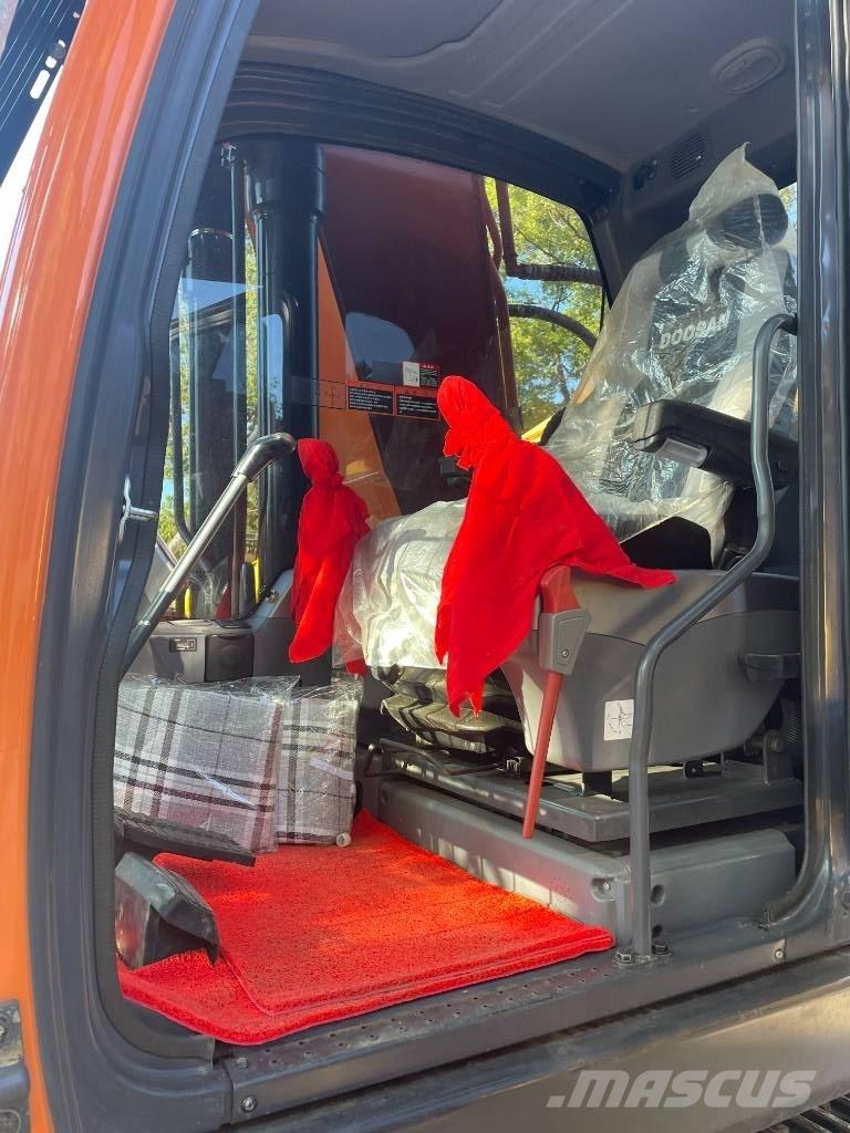 Doosan DX 225 LC 中型挖掘机