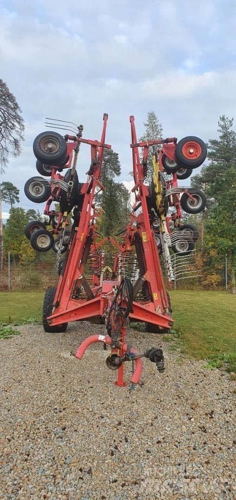 Pöttinger TOP 1251A 犁耙和摊草机
