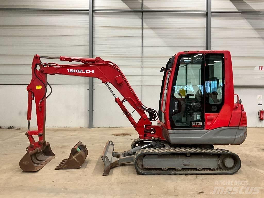 Takeuchi TB 235 小型挖掘机