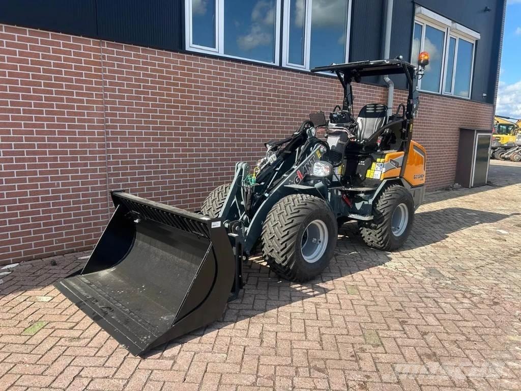 GiANT G2700 小型装载机
