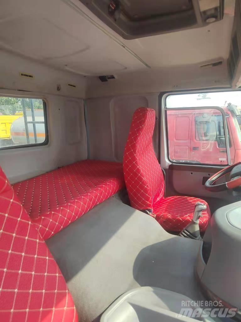 Howo 375 8X4 起重车