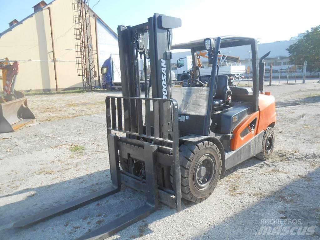 Doosan D50SC-09 柴油叉车