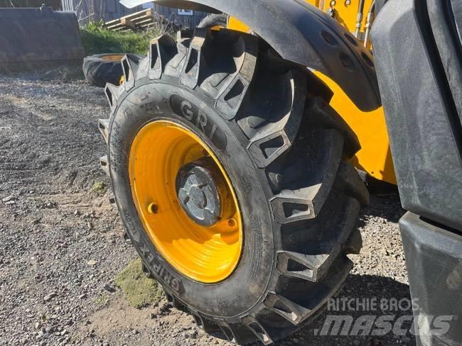 JCB 535-95 伸缩臂叉装车|叉装车