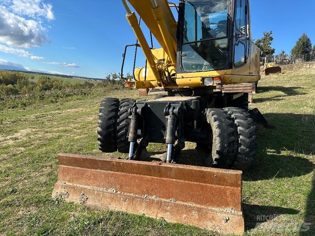 Komatsu PW 170-6 轮式挖掘机