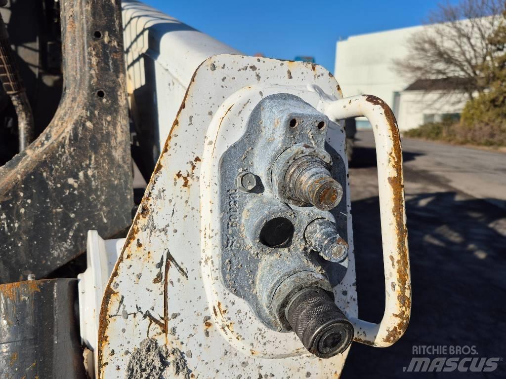 Bobcat T 590 滑移装载机