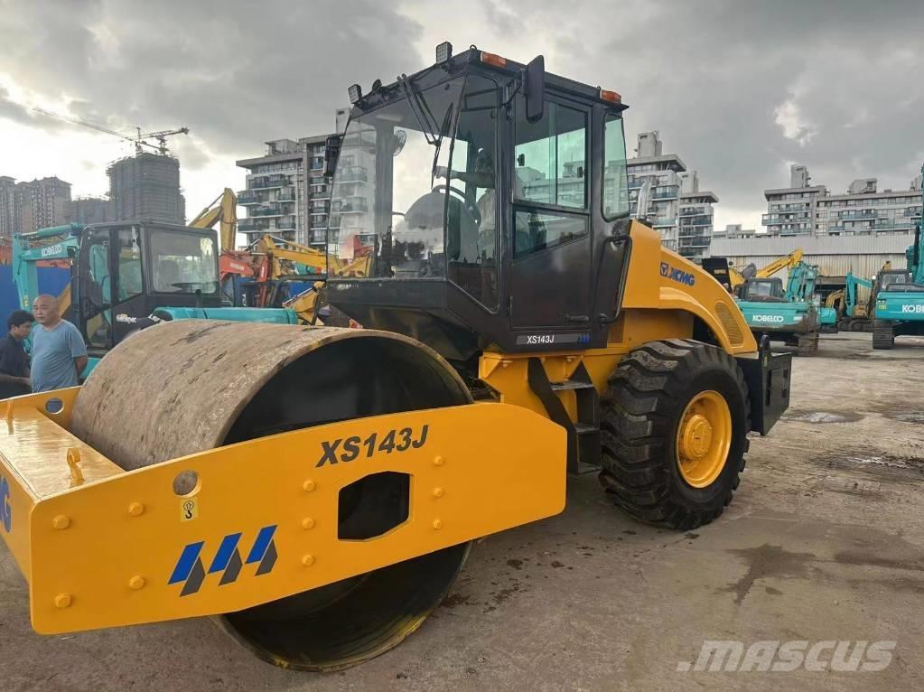 XCMG XS 143 J 单轮压路机