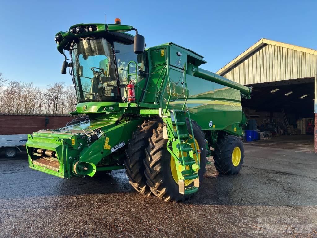 John Deere T670I 4WD 联合收割机