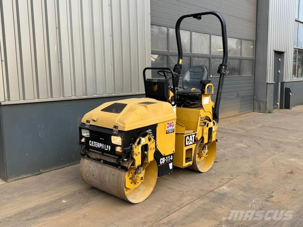 CAT CB114 双轮压路机