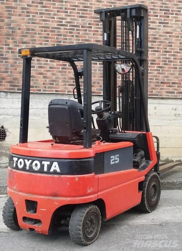 Toyota FBMF25 电动叉车
