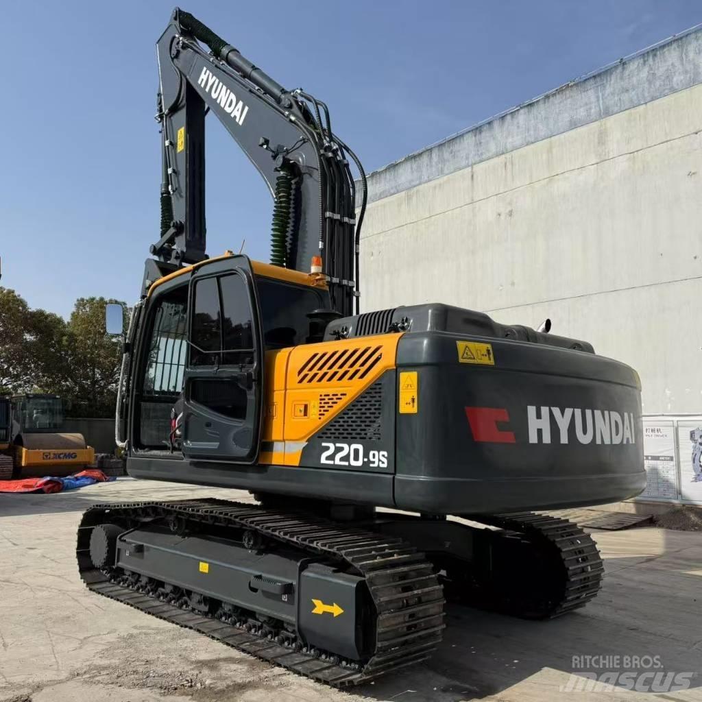Hyundai R220-9S 履带挖掘机