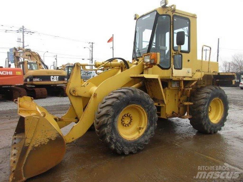 Komatsu WA100-1 轮式装载机