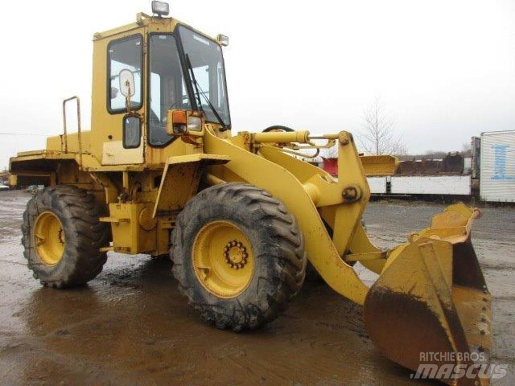Komatsu WA100-1 轮式装载机