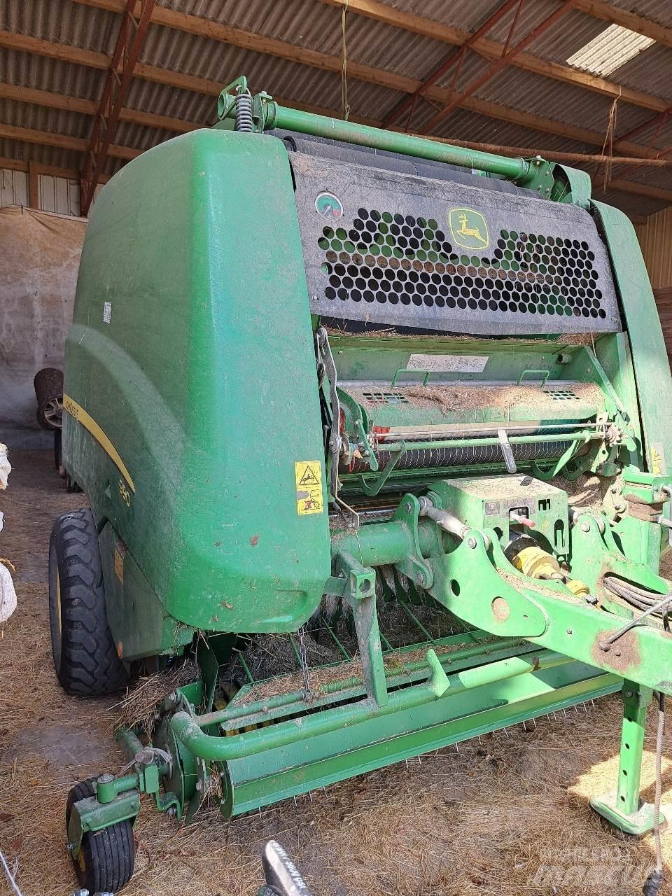 John Deere 990 圆捆打捆机