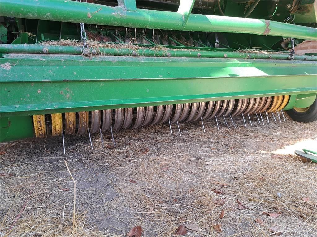 John Deere 990 圆捆打捆机