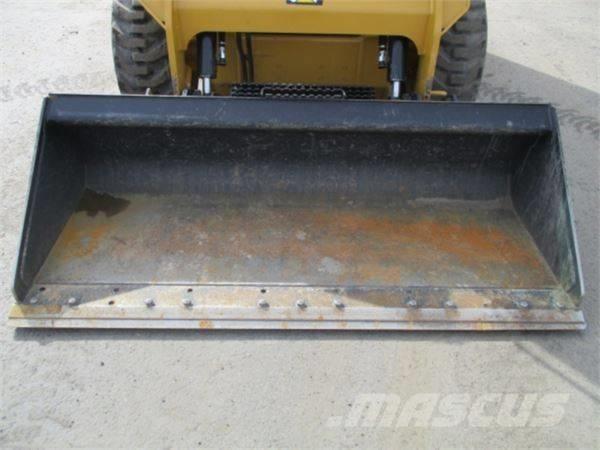 CAT 236 D 滑移装载机