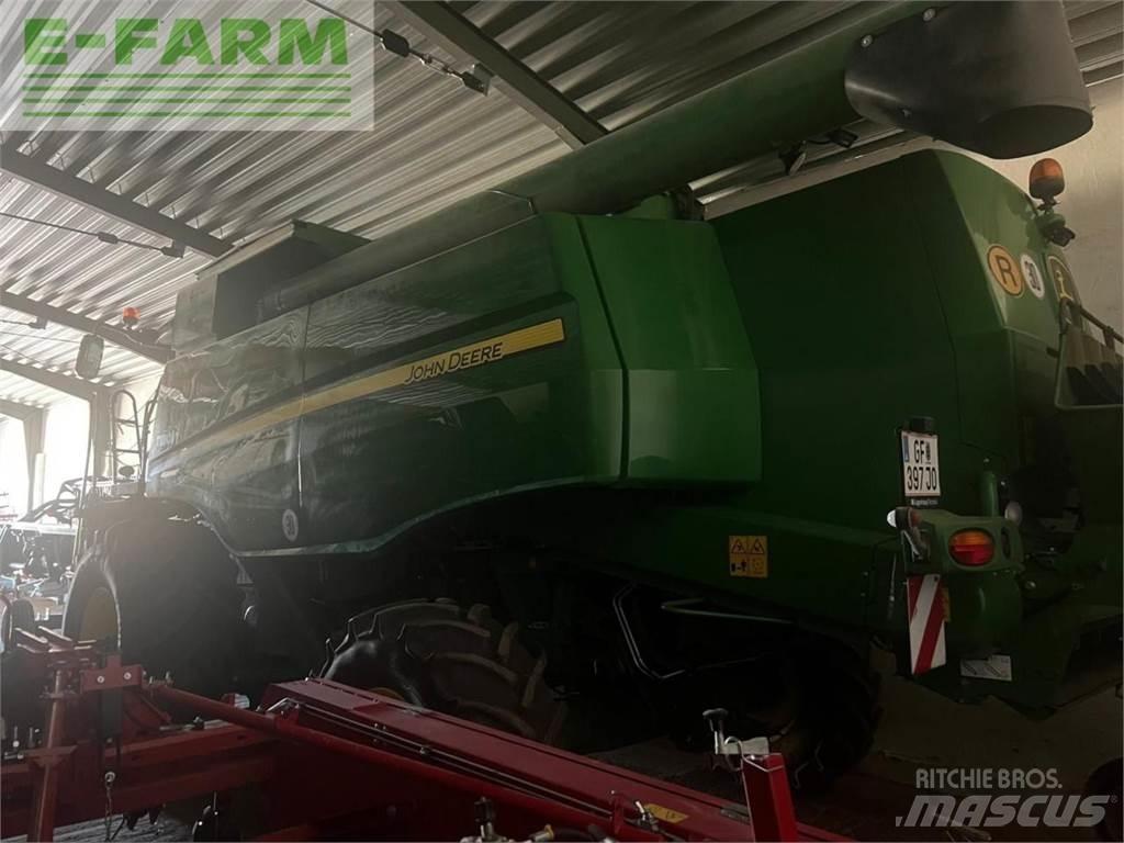 John Deere T550 联合收割机