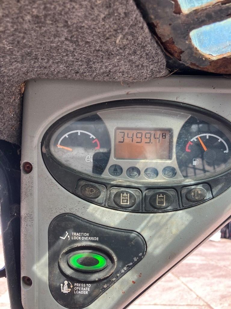 Bobcat S 100 滑移装载机