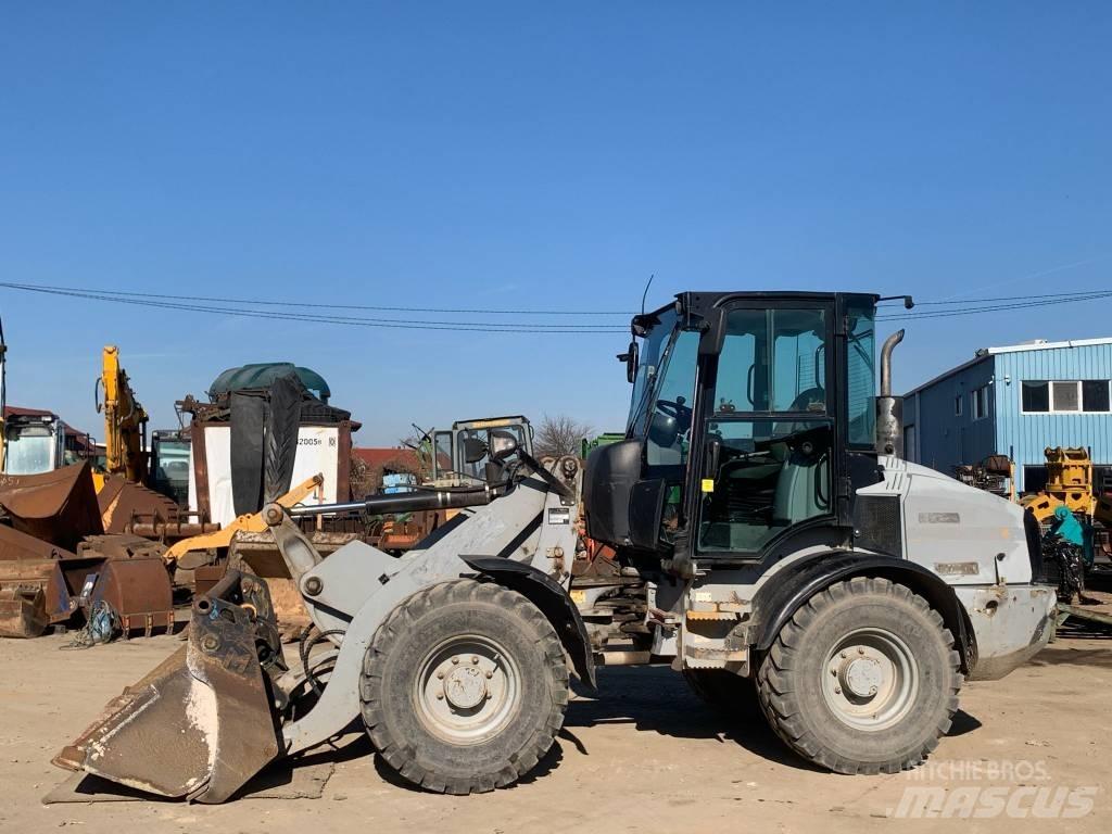 CAT 908H 轮式装载机