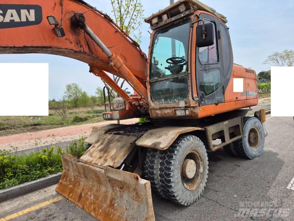 Doosan DX210WA 轮式挖掘机