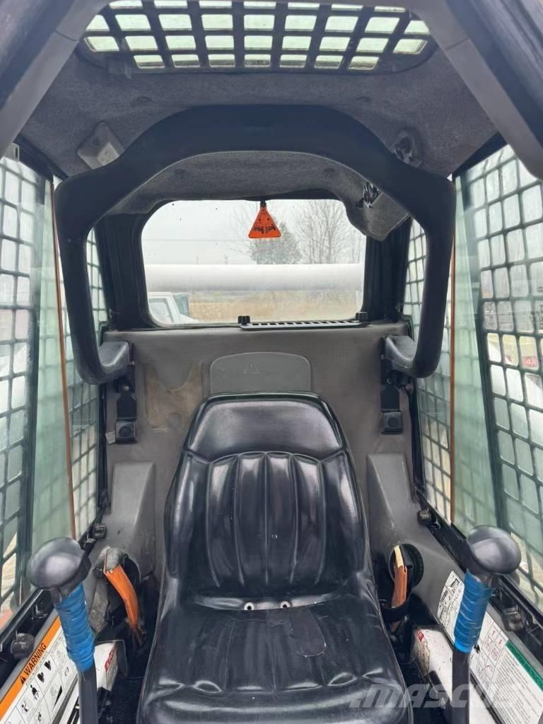 Bobcat S 300 滑移装载机
