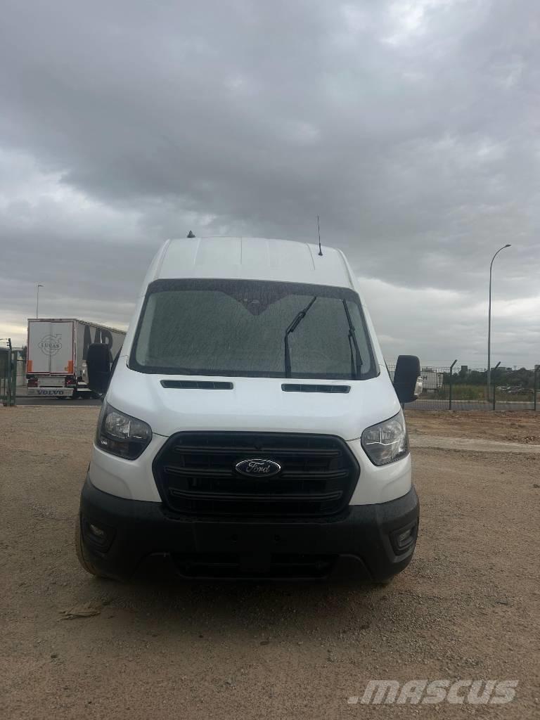 Ford Transit 大型面包车