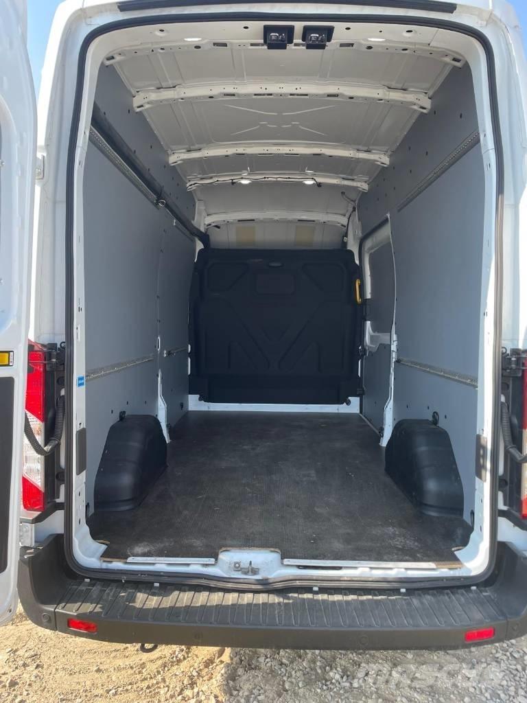 Ford Transit 大型面包车