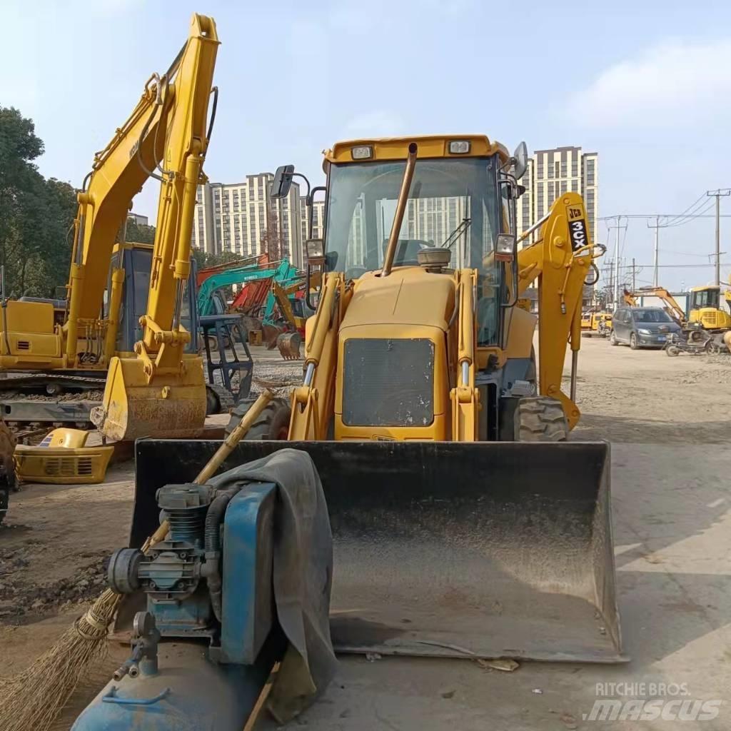 JCB 3CX 反铲装载机