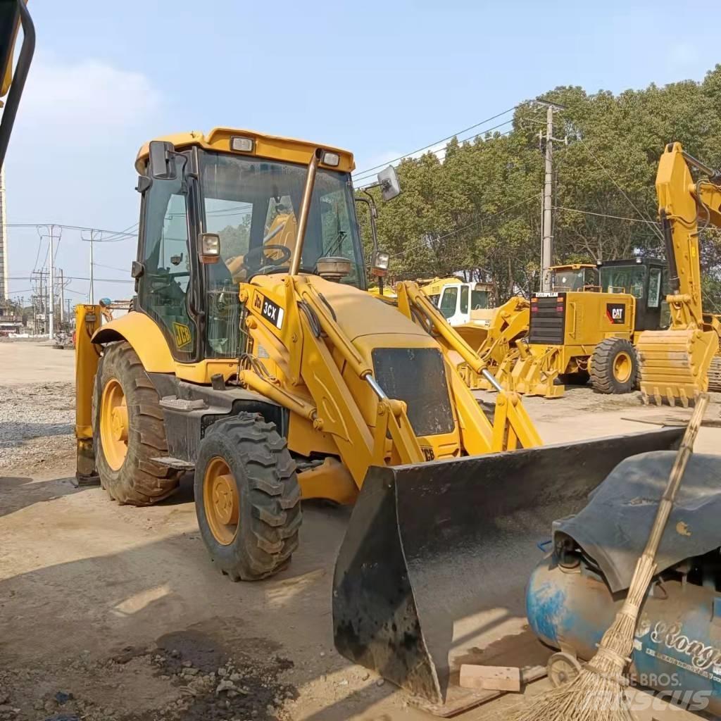 JCB 3CX 反铲装载机