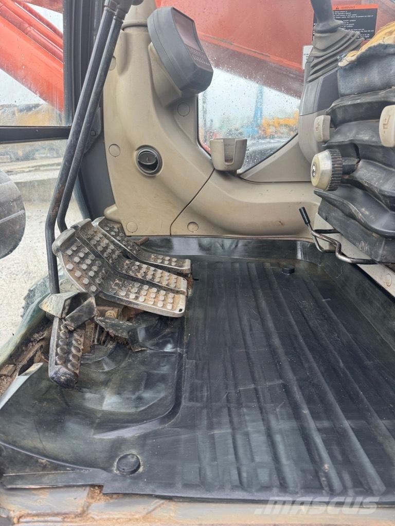 Hitachi zx210 履带挖掘机