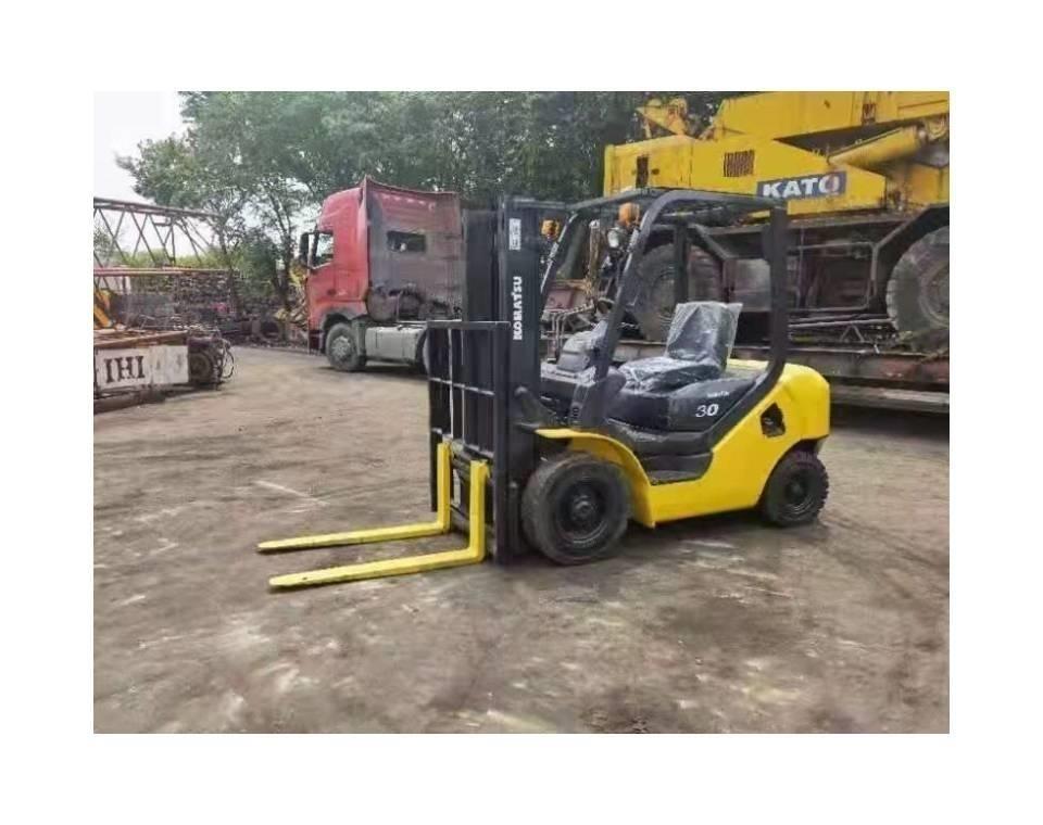 Komatsu 3Ton 柴油叉车