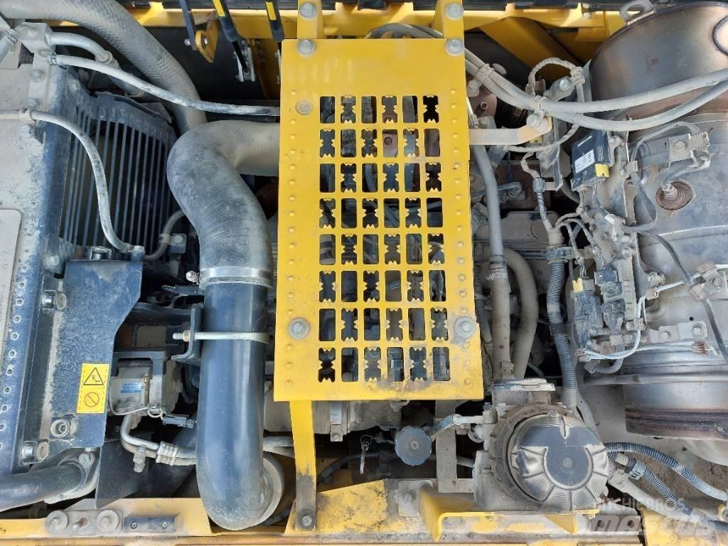 Komatsu HB365LC-3 履带挖掘机