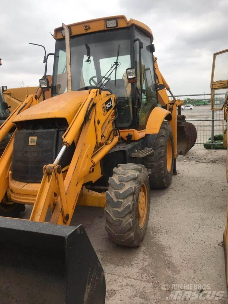 JCB 3cx 反铲装载机
