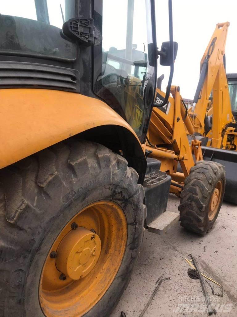 JCB 3cx 反铲装载机
