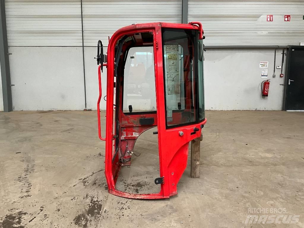Yanmar Vio 25-6 驾驶室与内部