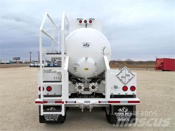 Tiger 130 BBL 油罐半挂车