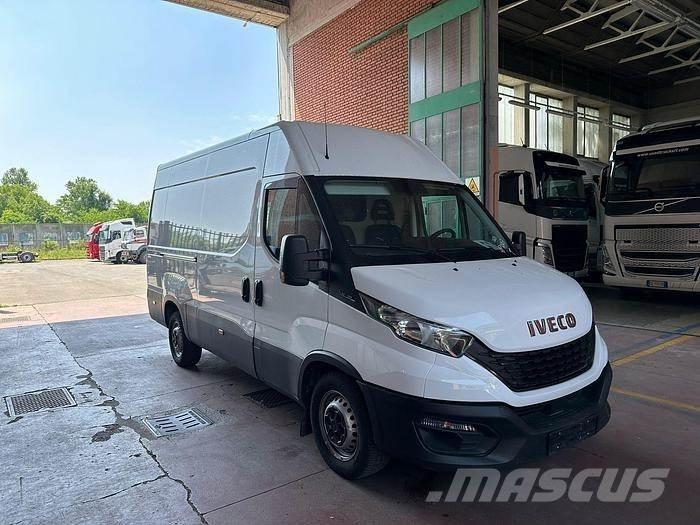 Iveco 35S16 大型面包车