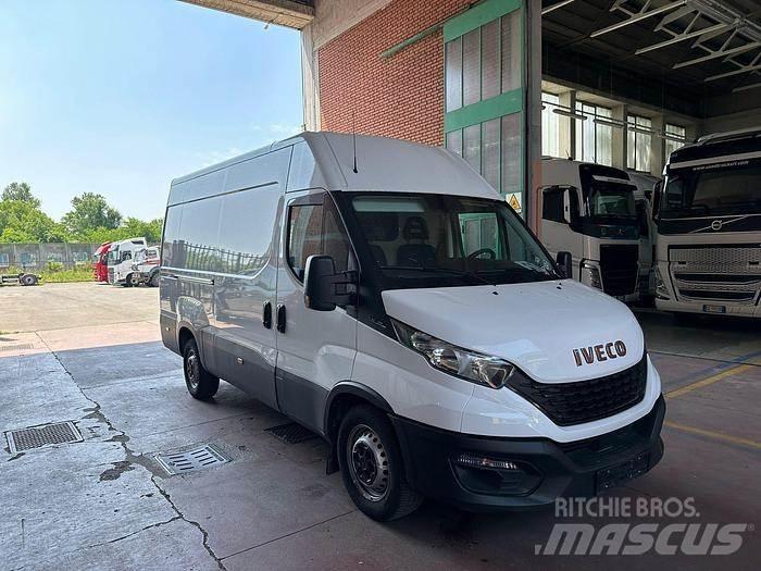 Iveco 35S16 大型面包车