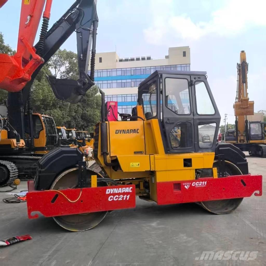 Dynapac CC211 双轮压路机