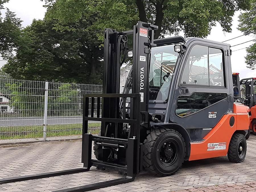 Toyota 02-8FGF25 天然气叉车