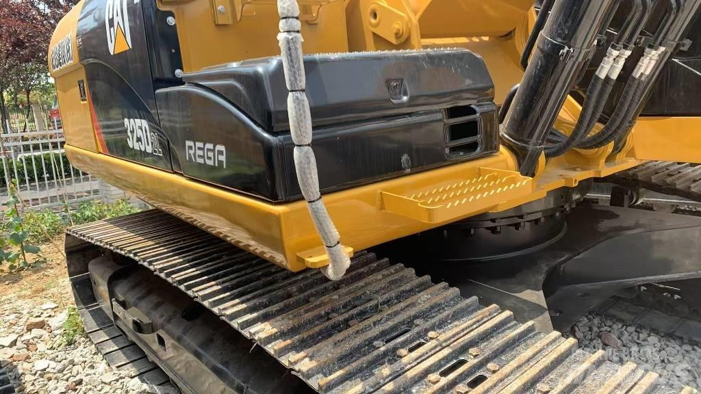 CAT 325 履带挖掘机
