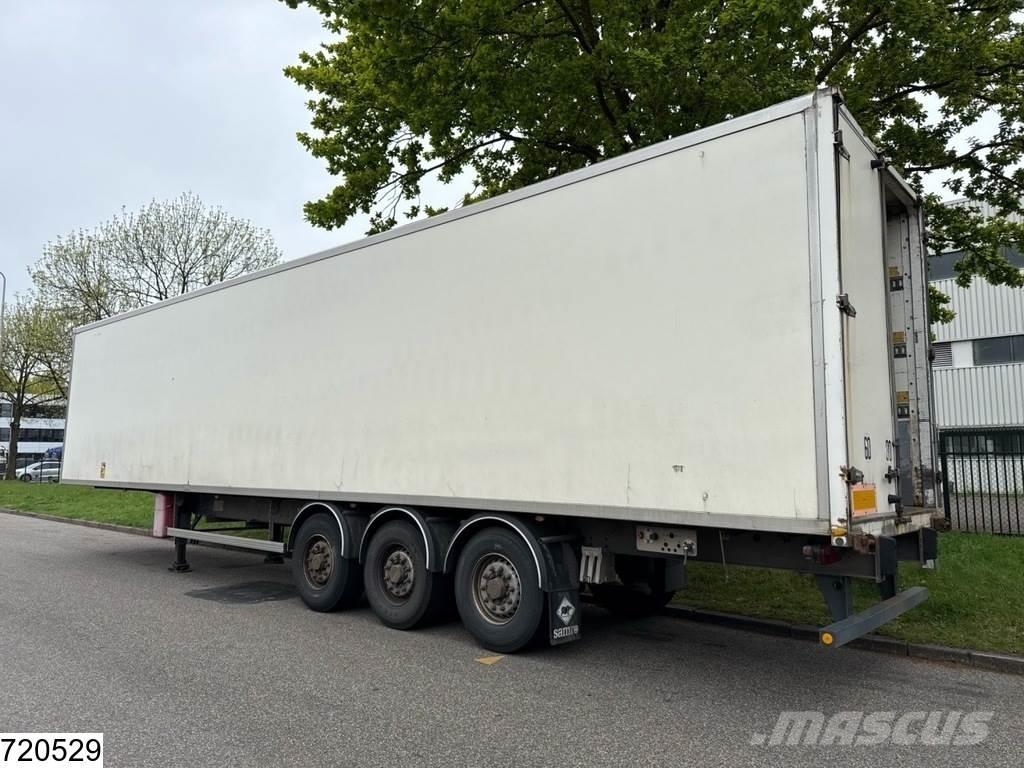 Samro gesloten bak 半挂厢式车