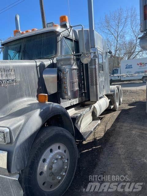 Kenworth W900 牵引车