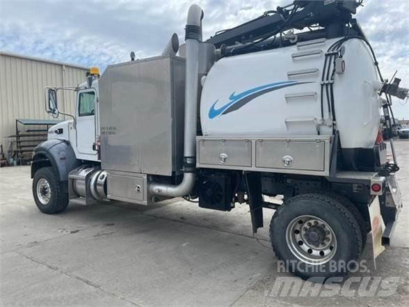 Peterbilt 348 组合/真空油槽车