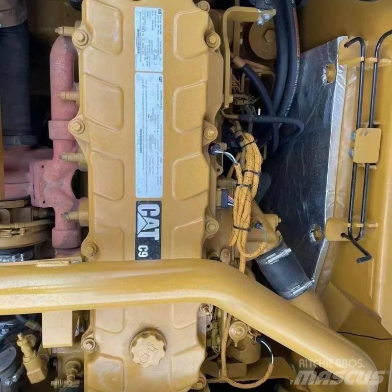 CAT 330 履带挖掘机