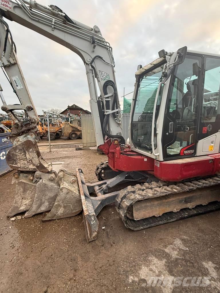 Takeuchi TB 257 FR 小型挖掘机